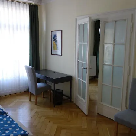 Schiller Fabrikantenwohnung Зебниц