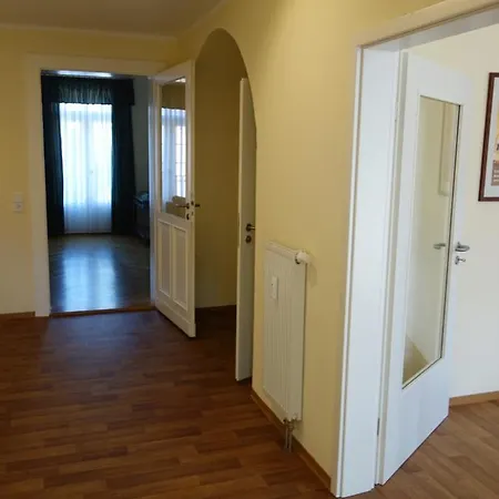 Апартаменты Schiller Fabrikantenwohnung Зебниц
